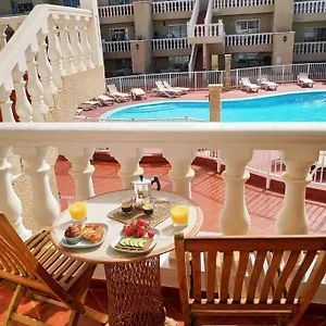 https://maxo-house.in-canary-islands.com